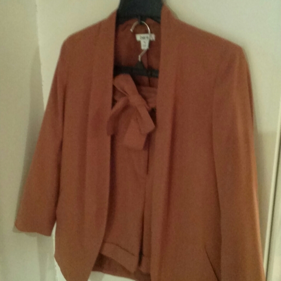 Women's suit - Picture 2 of 6